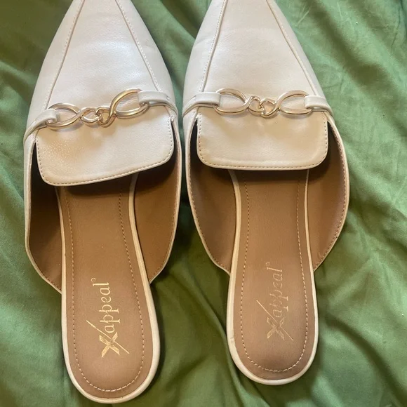 Beige Flat Mule Size 11 Never Worn - Picture 2 of 5